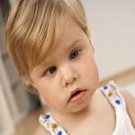 06-estrabismo-stock-photo-18004835-little-girl-with-amblyopia-illness